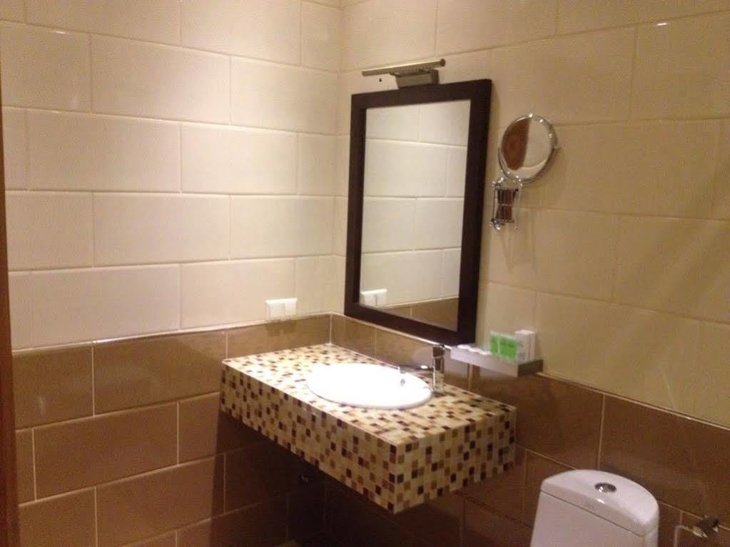 Hotel Orion Budget Tiflis Dış mekan fotoğraf